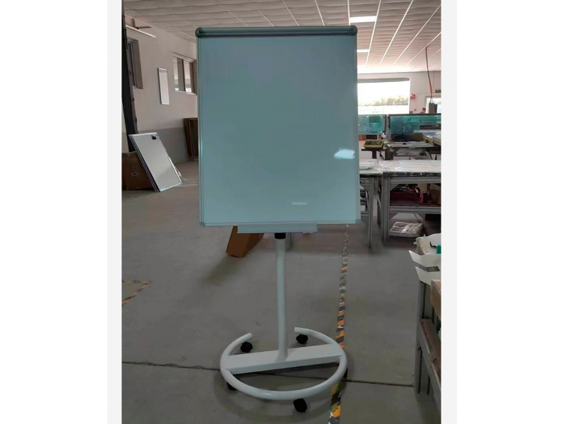 Флипчарт магнитно-маркерный на колесах 70х100 см КУБСТЕР белый