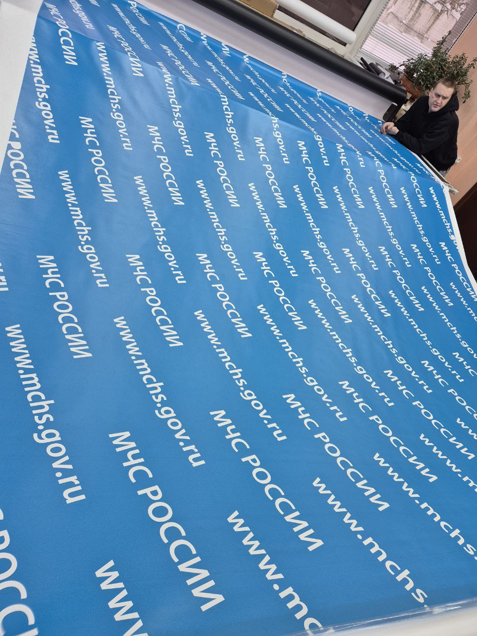 Бренд-волл моторизированный Кубстер