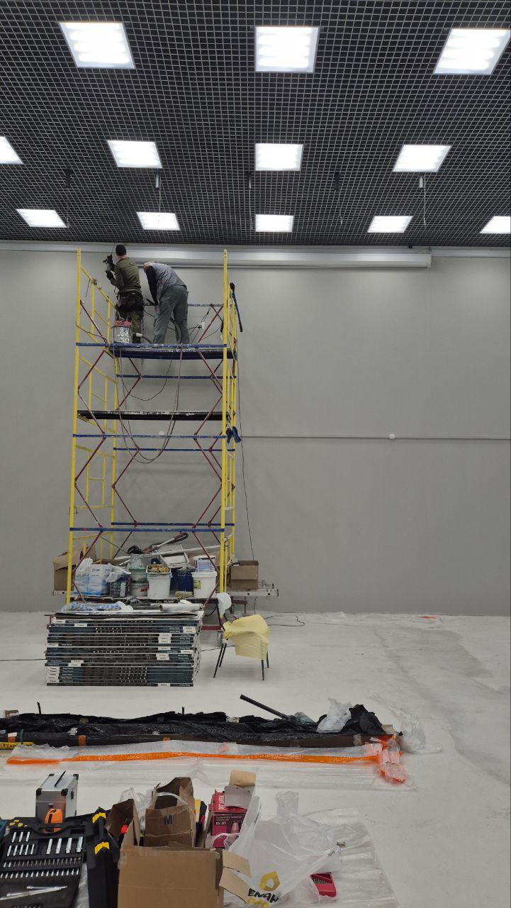 Монтаж экрана Кубстер с электроприводом