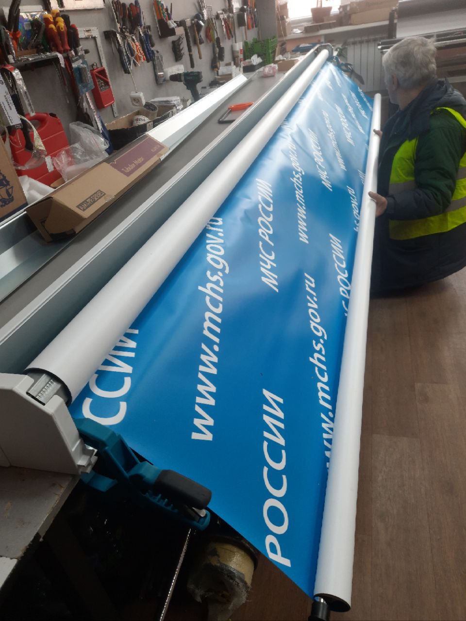 Бренд-волл моторизированный Кубстер